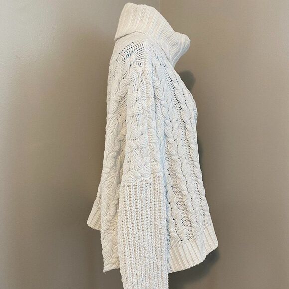 POL Oversized Cable Knit Turtleneck Womens Sweater Size M - Picture 2 of 9